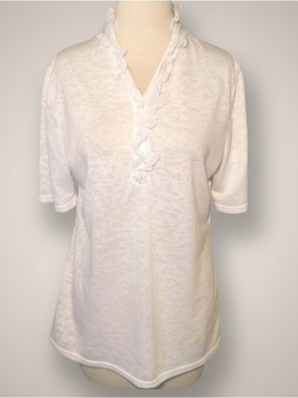 Saga White Short Sleeved Ruffled V Neck Tee Size Med